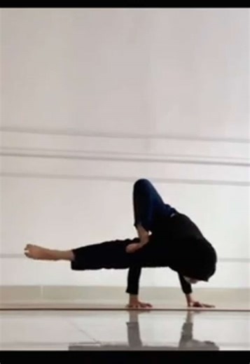 Playful arm balance a bit of inversion 🤸🏻‍♀️
