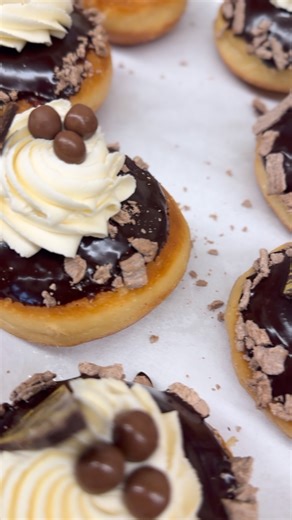 Dushez Catering on Instagram: "Our one and only Kosher Luxe Donut Celebration is officially live — and you blew us away! Night 1 is SOLD OUT in record time. WOW. Just… wow. 💛 At Dushez, every donut is crafted one by one, with love, glam, and that signature touch that makes your celebrations unforgettable. And this year? Thank you for making us part of your holiday tables and your family traditions. Stay close… more drops are coming, and trust us — you don’t want to miss what’s next. Follow us �