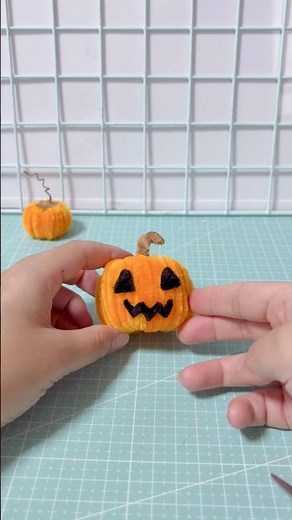 簡単DIY モールで作るハロウィンかぼちゃ Halloween Pumpkin with Pipe Cleaners