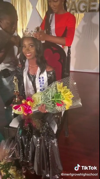 The Best School EVER 💙💛 #LaborOmniaVincit #FYP #explorepage #Jamaica #thebestschoolever