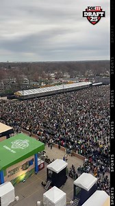 Green Bay SHOWED UP as host city of the 2025 NFL Draft, totaling 600,000 visitors over the three-day event! That's 2.5 times more than the 240,000 draft organizers were expecting. 🤩 Read more: https://fox11online.com/news/local/2025-nfl-draft/green-bays-nfl-draft-shatters-attendance-projections-totaling-600000-visitors | WLUK-TV FOX 11