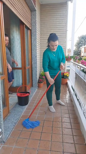 6.5M views · 1.7K reactions | Kur pi raki zemra në harmoni | Ervin Hakani | Facebook