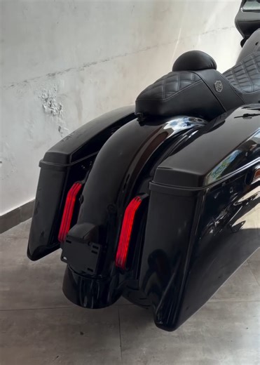 400jt an Only padukaa Ready padukaa ‼️ Roadglide Spesial vin 2019 ABS keyfob M8 - 114ci, 1868cc, vivid black color original paint cakepp siap ngeblaarrr Spek Performance Bagger ‼️ . . Modifikasi : ⛔ Exhaust by TBR 2in1 full system series 👌🏻 - Stang T - bar CnC - Windshield knockwerk black oem - fairing model CVO - spackboar dpn carbon - lampu model baja disign - air filter - jok by saddleman original - crash bar - spion Arlenness - Strobo - Engine guard - break arm oem Any more ❗ . . Spesifika