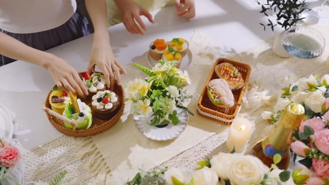 Sliner 8 Pcs 2 Inch Floral Frogs Round Brass Flower Holder Japanese Ikebana Vase Floral Frogs Arranger Fixed Tools Pin for Flower Arrangement Home DIY Craft(Gold)