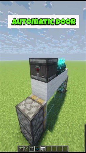 How to Build an Automatic Door in Minecraft EASY! 🚪 #shorts