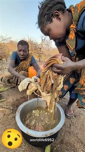 ‎Simple Living and Shared Meals in Tribal Culture🌿😯🍲💞🤔#TribalLife #SimpleLiving#TribalTraditions