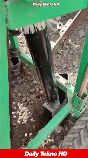 Next-Level Garlic Planting! 🚜 #AgriTech