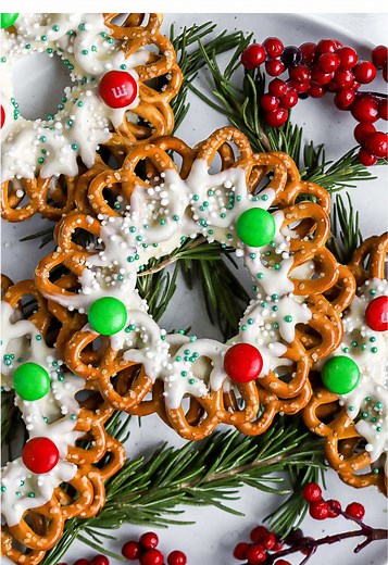 Christmas Chocolate Pretzel Wreaths Recipe