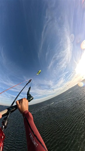 #kiteboarding #bigair #kitesurf #eleveight #kitesurfing
