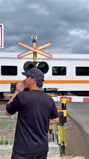 Sampai Liatin Orang Mainan Palang Pintu Membuka Bersama Palang Pintu Asli #palangpintukeretaapi