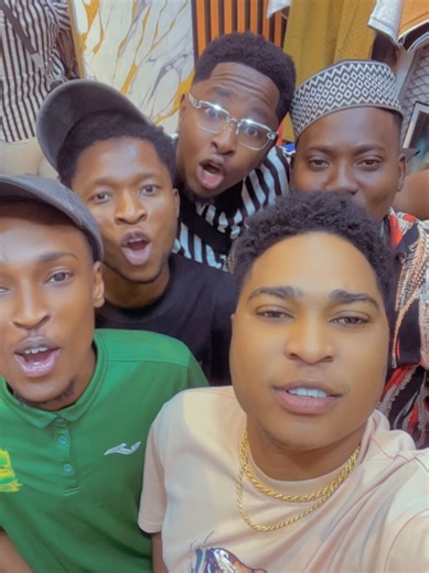 senge nikalitimua bwana🤣🤣@AFROKID🌟☠️ @Kīñåñå Mãčçödë 👕👖@ÇHÃRMÍNG BÕY❣️ #tiktokkenya #tiktokzanzibar #tiktokviral #fyppppppppppppppppppppppp #tiktoktanzania