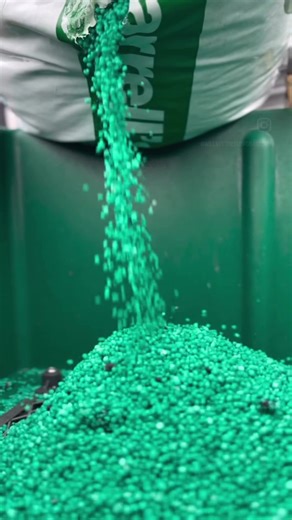 While your turf is dormant, so is your POLYON. A dormancy-season application of POLYON® fertilizer ensures nutrients are protected through the winter and released right on time in early spring. Its controlled-release technology keeps everything in place through cold, wet conditions, preventing nutrient loss while your turf rests. When soil temperatures rise, POLYON® wakes up right alongside your turf—delivering the nutrients it needs for early color, strong roots, and a faster green-up. One appl