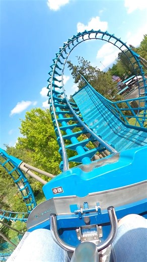 Come and take a ride with me on Generator at Walibi Rhône-Alpes 🎢✨️ This Boomerang has probably one of the BEST colour schemes ever 😍 it just really pops with the scenery! Do you like Boomerangs? Let me know in the comments! 🎢 Generator 🎡 @walibira #Generator #coaster #rollercoaster #themepark #walibi | Diary of a RollerCoaster Girl