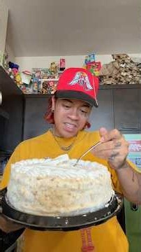 Trying Vanilla Cake from Costco
