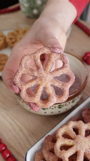 Hibiscus buñuelos 🌺 Easy and delicious traditional Mexican pastry #buñuelos #navidad