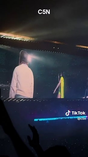 Momento Épico en el Show de Bad Bunny con Cazzu y Duki