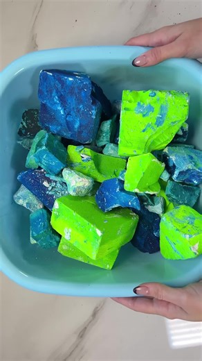 alz.asmr (@alz.asmr)’s video of ASMR