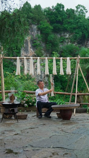 8.3K views · 18 reactions | Sericulture and silk weaving culture originated in the late Neolithic period, which is 400 years ago... | LOL USA | Facebook