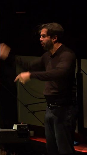 Enjoy 35 seconds of Domingo Hindoyan conducting a climactic ending to the opera Romeo and Juliet 🎭