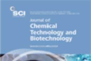 Green tissue-specific production of a microbialendo-cellulase in maize