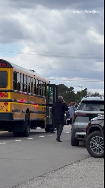 Video shows school buses being evacuated after Temple Israel attack