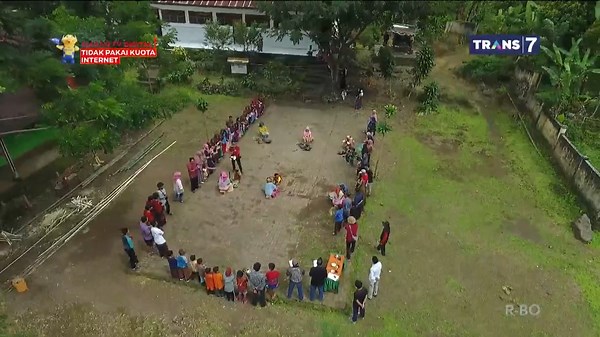 24K views · 504 reactions | Seru banget, ikutan lomba 17-an. Lomba menumbuk kopi! #SiBolang Kamu bisa puas nongkrong dan belanja dengan banyak diskon dan cashback kalo pakai Allo Bank! Buruan klik https://qrco.de/socmedtrans7 buat tau! #ExperienceASimpleLife | TRANS7 | Facebook