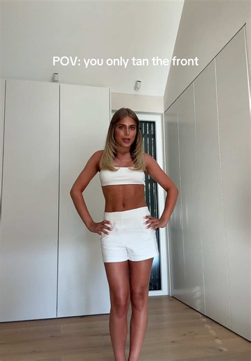 tanning my back feels like such a waste of UV #summer #tanning #tan #uv #relateable ig: schrosophia3