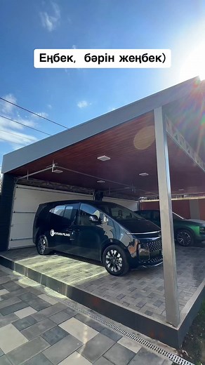 Modern Architecture and Construction Scenes Overview