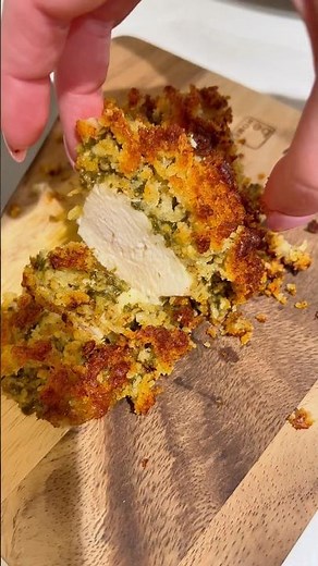 Easy Healthy Dinner | Pesto Chicken with a Panko-Parmesan Crispy Top￼
