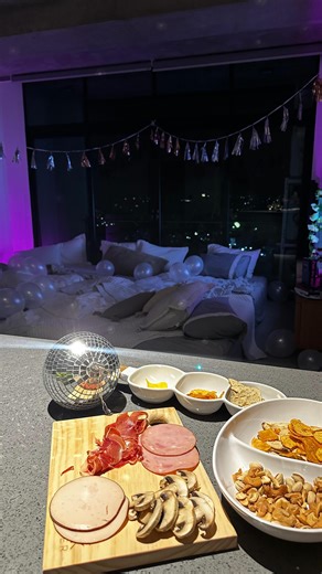 Aquí están los bloopers 😂 que nos costó!! Pero si que nos reimos grabando esto! Vayan a ver el resultado que ya lo subimos!🙈💕 . . . . #friends #bachelorette #sisters #wedding #bride #party #dancer #funny #funnyvideos #reels | innova.sv