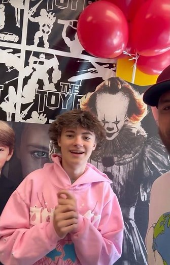 Jackson Robert Scott at the Toy Pit #jacksonrobertscott #thetoypit #love #lockeandkey #it #fans