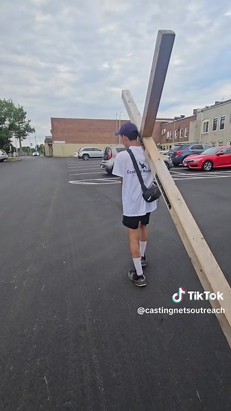 Teen Carrying Cross Through Drug-Infested Park | Message of Hope