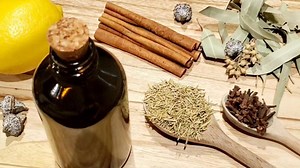 ¿Qué es y cómo se hace el vinagre de los cuatro ladrones?