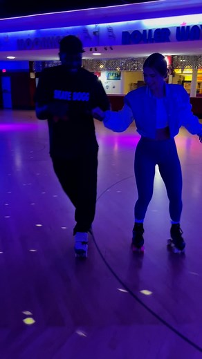 2.3K views · 25 reactions | 139.Do you mind懶✨ Partner skate w skate dogg #rollerskating #rnb #skating #jam #partnerskating | Binnnaaa | Facebook