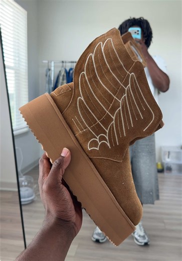 Absolutely insane 🪽#boot #boots #furboots #fashiontiktok #fashioninspo