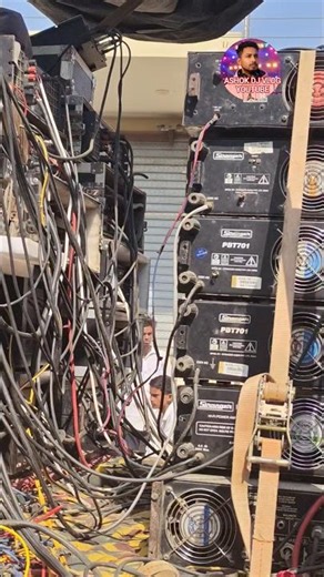 Itne Saare Wires Aur Beech Me Insaan! 😱"