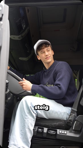 Ausbildung zum Busfahrer (Klasse D/DE) ✅ Voraussetzungen: - Mindestalter: 24 Jahre (Ausnahme 21 mit Qualifikation) - Führerschein Klasse B - Gesundheitliche Eignung augenärztliches und ärztliches Gutachten - Führungszeugnis ohne relevante Einträge 📚 Inhalte: - Theorie (Fahrerlaubnisklassen D/DE) - Fahrpraxis - Grundqualifikation nach BKrFQG inkl. Prüfung IHK ⏱️ Dauer: - ca. 4–6 Wochen Vollzeit (je nach Stundenumfang) 💼 Berufsperspektiven: - Linien- und Reiseverkehr - ÖPNV & private Unternehmen