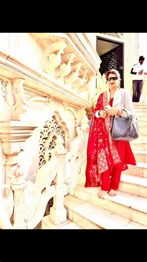 Pragati Saxena on Instagram: "Vrindavan Banke Bihari Lal ki Jai🙏#photo#fcbookpost#photopost"