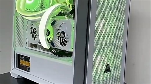 英特尔12代i7-12700K，性能强劲玩游戏不卡顿