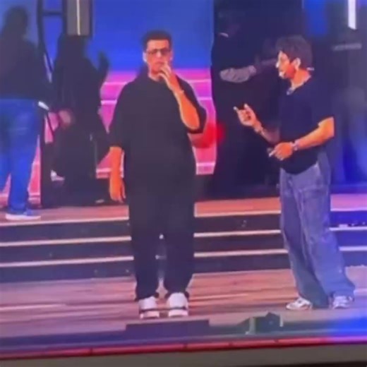 SRK and Karan Johar rehearsing for Filmfare, when these two unite, magic is bound to bloom! ✨ Shah Rukh Khan Karan Johar Filmfare #SRK #ShahRukhKhan #GujaratTourism #KKHH #FilmfareAwards2025 #Filmfareawards #Filmfare #FilmfareInGujarat #KuchhDinToGuzaroGujaratMein #70thhyundaifilmfareawards2025withgujarattourism | Shah Rukh Khan Fan Club - SRK Universe