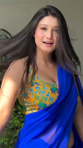 Jannat Islam on Instagram: "Who said saree can’t slay an English beat?💚✨ Marathi mulgi, Saree dance, Bollywood dance, Trending reel, Nauvari saree, Desi vibes, Grace in saree, Dance in saree, Traditional look, Indian beauty, Reelitfeelit, Desi girl, Indian dance, Trending now, Reel dancer, Saree swag, Saree twirl, Bollywood beats, Maharashtrian vibe, Classical meets Bollywood, Dance moves, Indian fashion, Ethnic vibes, Saree love, Desi nari, Filmy vibes, Saree goals, Viral dance, Desi fashion, 