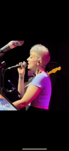 Throwback to summertime with the incredible Monique Blakey at Minnesota Music Cafe — and when I was blonde for a sec 😋😋 #livemusic #singer | Elyse Jones