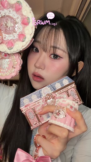 권력있는 공주님 화장품으로 아름다움 완성하기