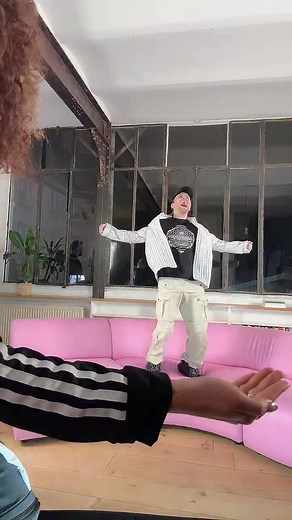 Squeezie et Adele Exarchopoulos : Canapé 6 Places