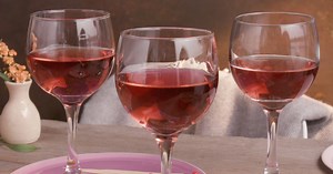 Spruce Up Your Wine Glasses With These Easy DIYs