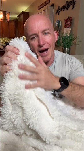 This faux rabbit fur blanket is an amazing blanket #blanket #rabbitfurblanket #blankets