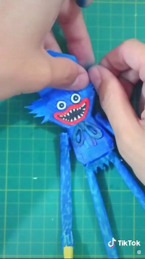 Aprenda a Fazer Huggy Wuggy de Papel Passo a Passo