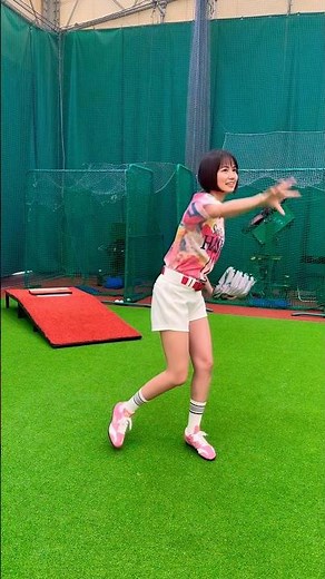 キャッチボールでナックルを投げる新谷あやか。#shorts