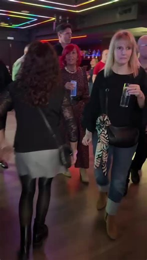 Privé Party Nos Gustan Los 70s 80s 90s 🍹 Entrada 2 Copas 18€ 🗓️ Sábado 31 de Enero de 18h a 22:30h 📍 C/ Villarroel, 216 - Barcelona #70s #80s #90s #tardeo #tardeo70s80s90s