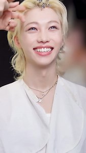 𝕊𝕋𝔸𝕐 | Stray Kids Felix on Instagram: "Felix was talking comfortably with the hair and makeup artist and getting to know them. He's so lovely 🥰 Saint Felix indeed! 🥹 SKZ VLOG] 필릭스(Felix) : Sunshine Vlog 10 in Paris #felix #leefelix #yongbok #skz #straykids #straykidsfelix #felixstraykids #Yonglixx #felixfreckles #felixsunshine #blondefelix #cutefelix #용복 #필릭스 #フィリックス #felixxlouisvuitton #felixinparis #sunshinevlog #felixsmile"